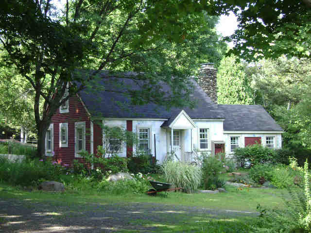 Building photograph for 5 GREEN HILL RD